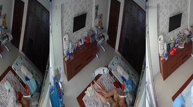 中年大叔和美女老婆大中午的来一炮鸡巴就是硬不起来老婆很不满第二次儿子在旁边和老婆偷偷的操竟然硬起来把老婆操舒服了